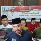 Bupati Kukar, Edi Damansyah saat diwawancara usai acara silaturahmi