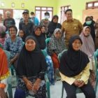 Wakil Bupati Kukar, Rendi Solihin saat berkunjung ke Desa Rapak Lambur