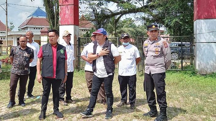 Wabup Kukar Rendi Solihin saat meninjau Taman Palagan Kecamatan Sangasanga (Istimewa)