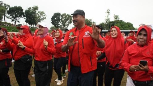 Bupati Kukar, Edi Damansyah ikut meramaikan Senam Guru Idaman (Istimewa)