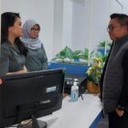 Wakil Bupati Kukar, Rendi Solihin saat mengunjungi MPP