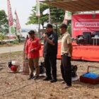 Bupati Kukar, Edi Damansyah serahkan bentuan kepada nelayan