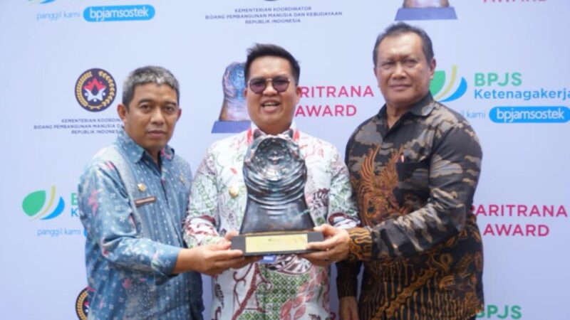 Wakil Bupati Kutai Kartanegara, Rendi Solihin usai menerima penghargaan Paritrana Award 2023