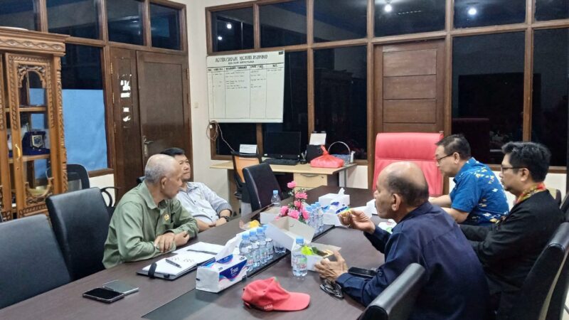 Disdikbud Kukar saat menerima kunjungan anggota  komisi I DPRD Kota Bontang