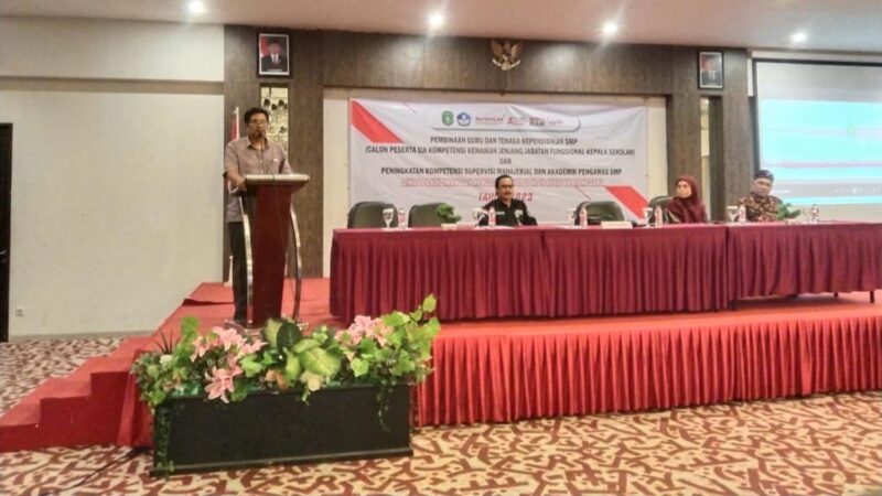 Kabid GTK Disdikbud Kukar, Joko Sampurno saat membuka kegiatan sosialisasi