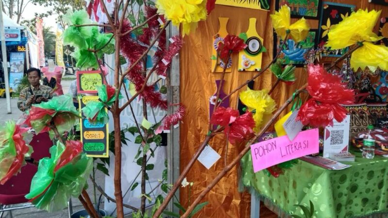 Pohon Literasi yang ditampilkan SDN 001 Tenggarong di Expo Sekolah
