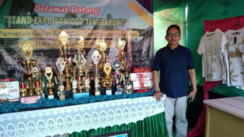 Hasil kreativitas dan prestasi yang ditampilkan oleh SDN 002 Tenggarong  di stan Expo Sekolah