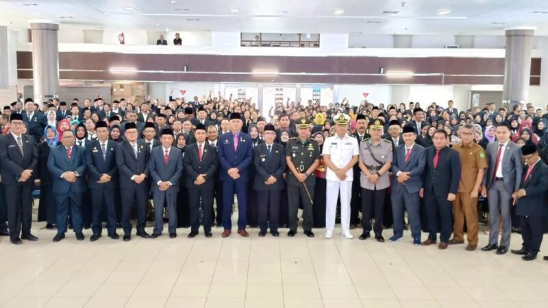 Acara penyerahan tanda kehormatan