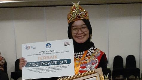 Arum Puspitaningtyas, Guru Sekolah Luar Biasa (SLB) Negeri Kutai Timur peraih penghargaan tngkat nasional