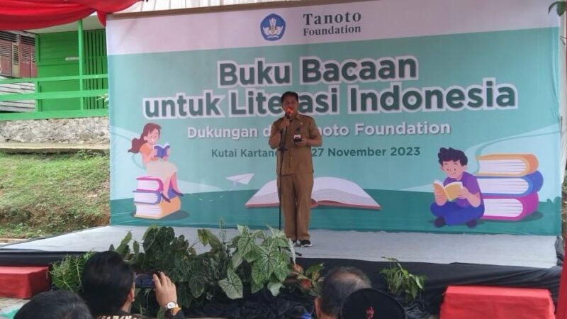 Kepala Bidang Pembinaan SD, Disdikbud Kukar, Ahmad Nurkhalish saat membacakan sambutan Bupati Kukar