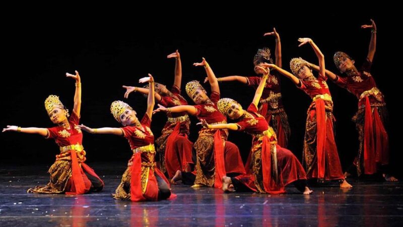 Ilustrasi seni tari yang ditampilkan siswa