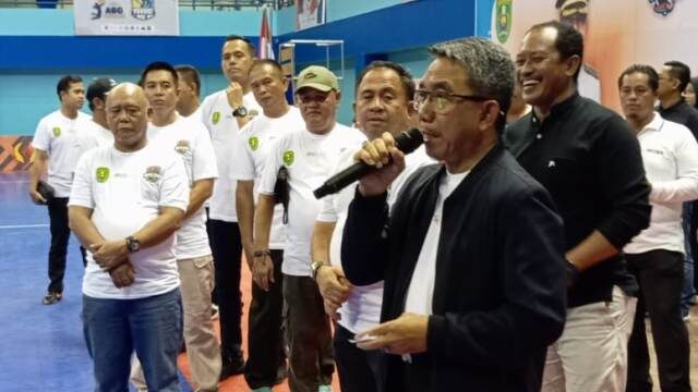 Bupati Kutim, Ardiansyah Sulaiman membuka turnamen bola voli