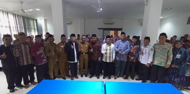 Bupati Kutim Ardiansyah Sulaiman ketika membuka Training of Trainer (ToT) bagi calon pelatih MTQ