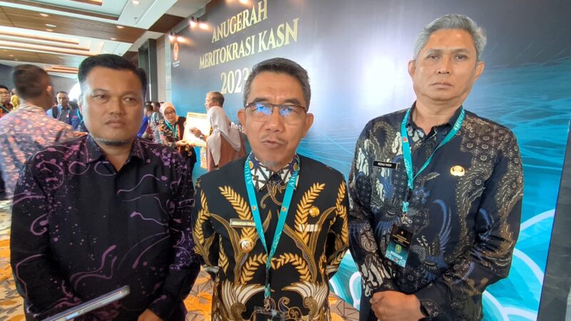 Bupati Kutim, Ardiansyah Sulaiman usai menerima penghargaan