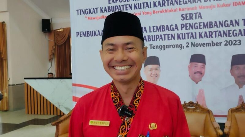 Julkifli, - Camat Kota Bangun Darat