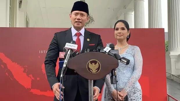 Menteri ATR BPN, Agus Harimurti Yudhoyono didampingi isfri
