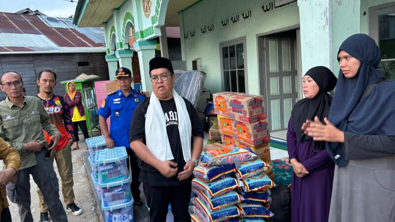 Wail Bupati Kukar, Rendi Solihin serahkan bantuan kapad korban kebakaran