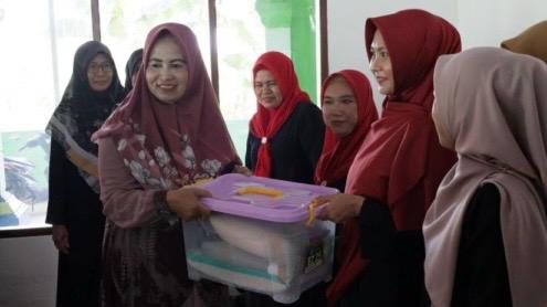 Penyerahan bantuan
