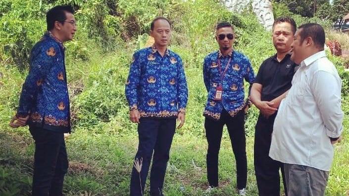 Peninjauan lokasi pembangunan Kantor Kelurahan Maluhu