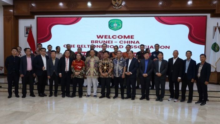 Sesi foto bersama peseta delegasi