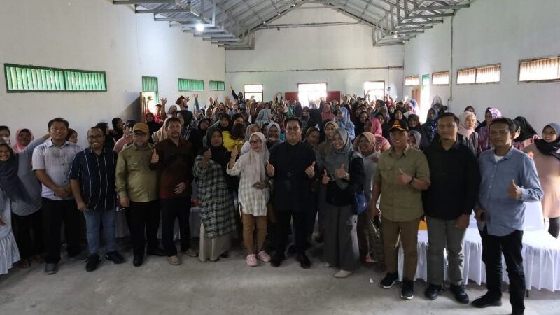 Wakil Bupati Kukar, Rendi Solihin bersama masyarakat