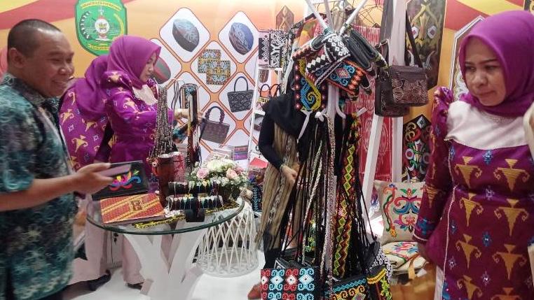 Stand Cameron Dekranasda Kukar