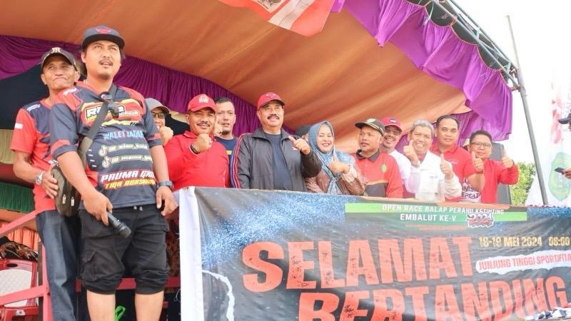 Bupati Kukar, Edi Damansyah menghadiri Balap Ketinting Desa Embalut
