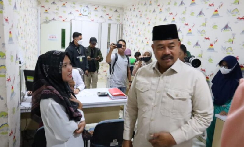 Bupati Kukar, Edi Damansyah mengunjungi RSUD AM Parikesit