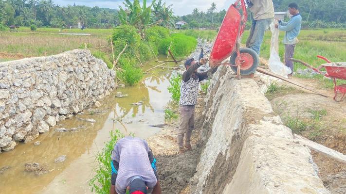 Pembangunan irigasi pertanian di Kukar