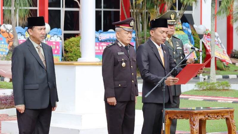 Wakil Ketua DPRD Kukar Sementara, Herry Asdar membacakan Naskah Ikrar Hari Kesaktian Pancasila
