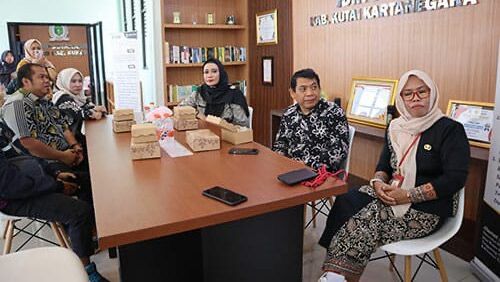 Biro Hukum Provinsi Kaltim mengunjungi JDIH Sekretariat DPRD Kukar