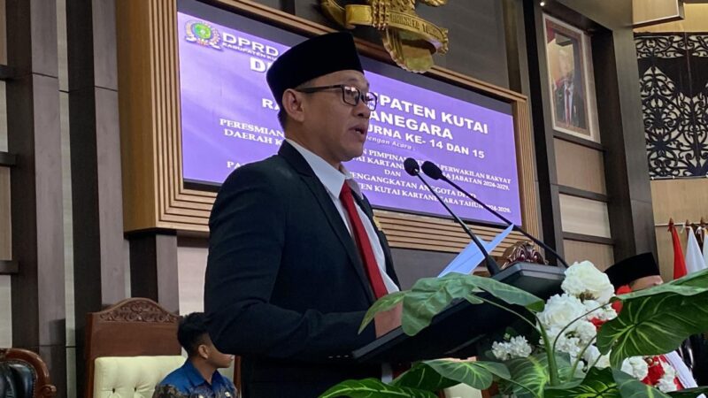 Ketua DPRD Kukar, Junaidi saat memberikan sambutan