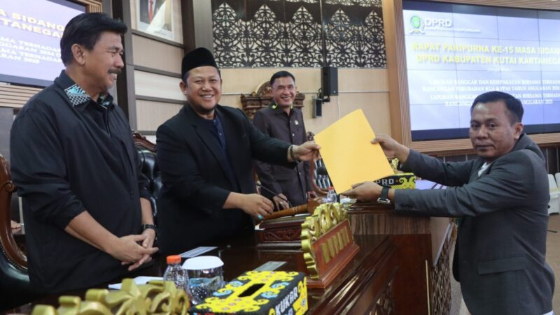 Rapat Paripurna yang digelar DPRD Kukar