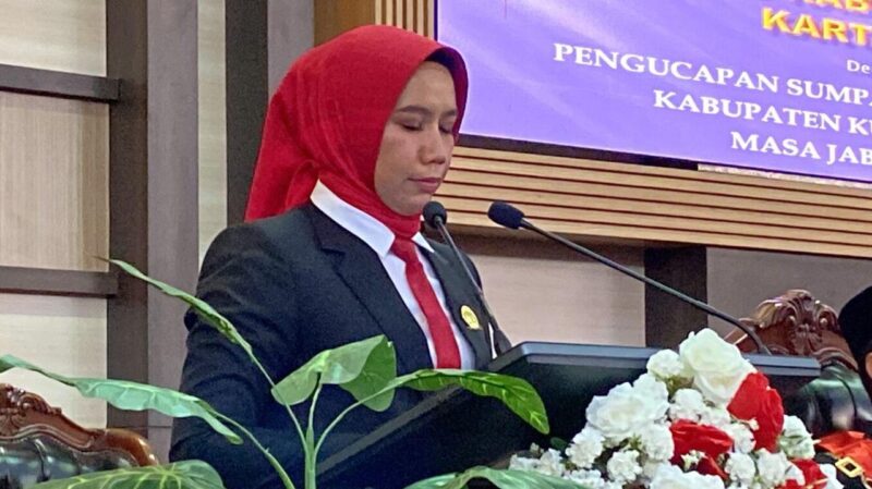 Farida, Ketua DPRD Kukar Sementara saat memberikan sambutan