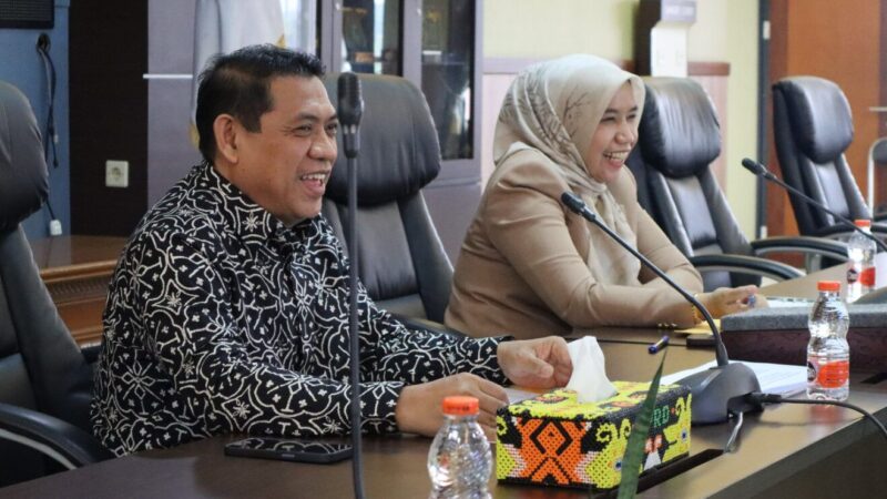 Ketua DPRD Kukar Sementara, Farida memimpin rapat penyusunan agenda kerja