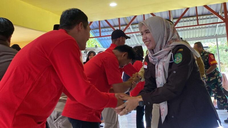 Ketua DPRD Kukar Sementara, Farida menghadiri Pelantikan KTNA Kecamatan Samboja dan Samboja Barat