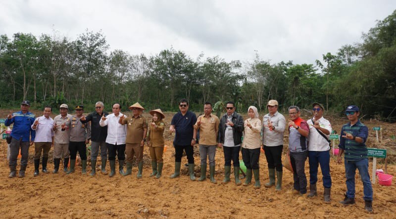 Peletakan Tiang Pancang Odah Singgah Desa Prangat Baru