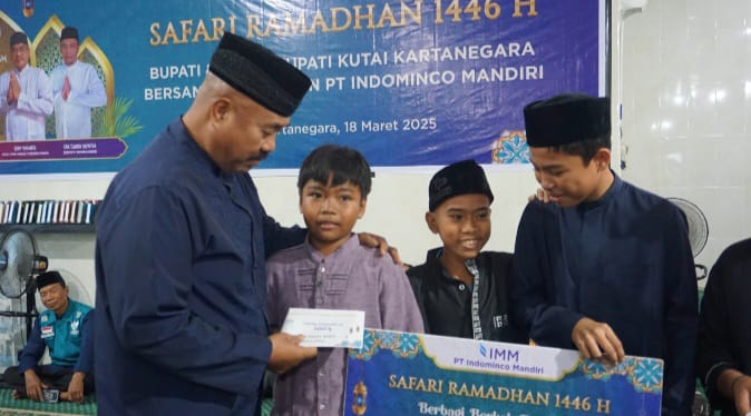 Bupati serahkan bantuan bagi santri