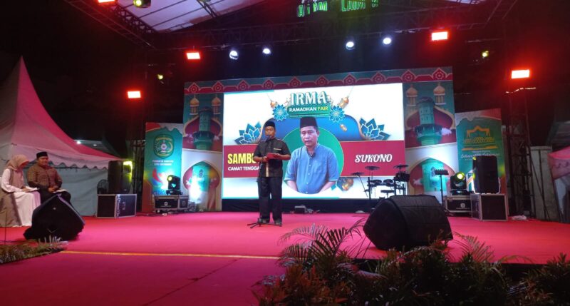 Camat Tenggarong, Sukono memberikan sambutan