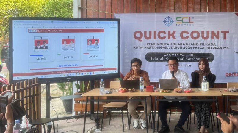 CEO SCL Taktika, Iqbal Themi memaparkan hasil quick count PSU Pilkada Kukar