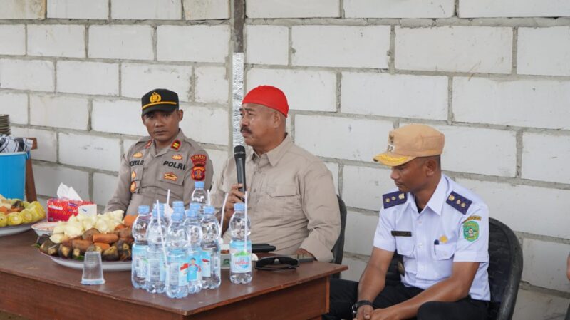 Bupati Kukar, Edi Damansyah saat mengunjungi Kelurahan Maluhu