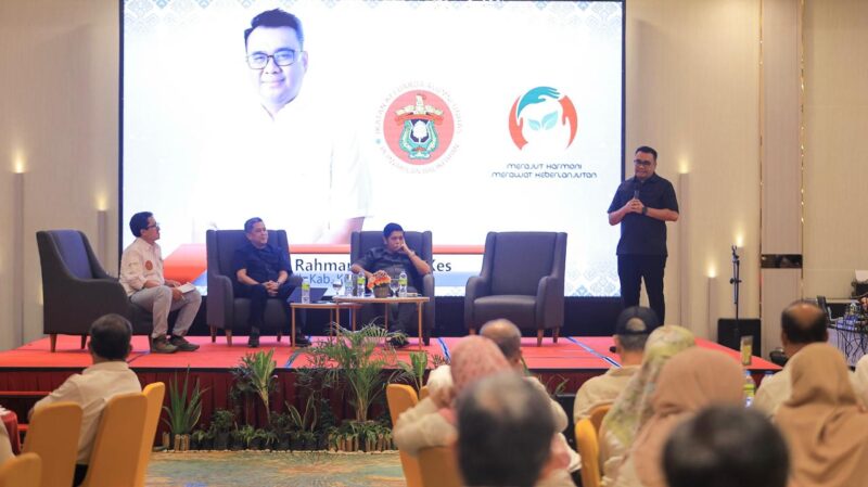 Aulia Rahman Basri di hadapan para alumni Universitas Hasanuddin (Unhas) dalam Seminar Nasional IKA Unhas Balikpapan