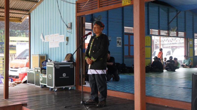 Kepala Desa Kedang Ipil, Kuspawansyah saat memberikan sambutan