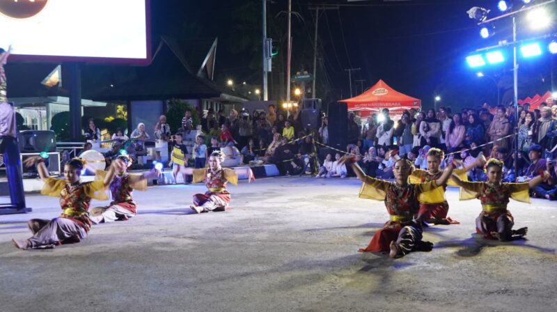 Penampilan sanggar tari di Kukar