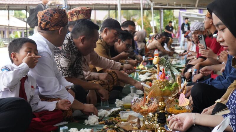 Budaya Beseprah dalam rangkaian Festival Nasi Bekepor Unikarta