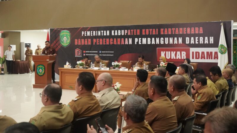 Bupati Kukar, Aulia Rahman Basri Memimpin Rapat Evaluasi Pemkab Kukar