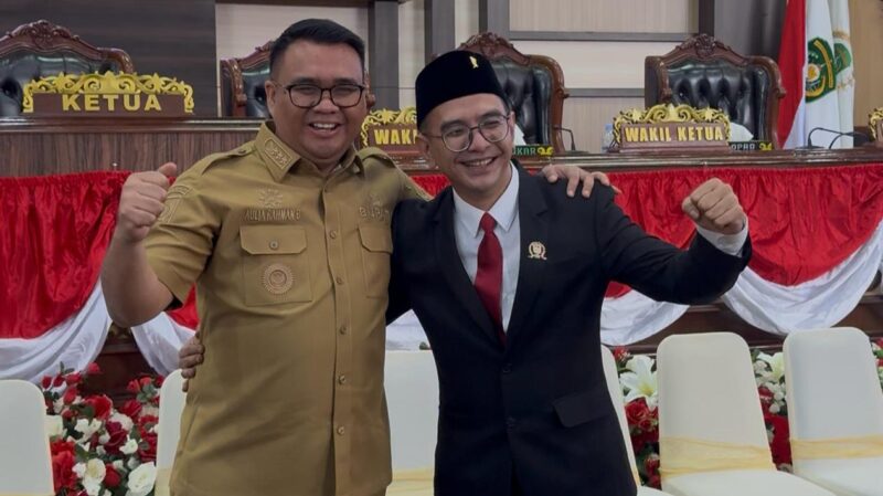 Bupati Kukar, Aulia Rahman Basri bersama Anggota DPRD Kukar, Akhmad Akbar Haka