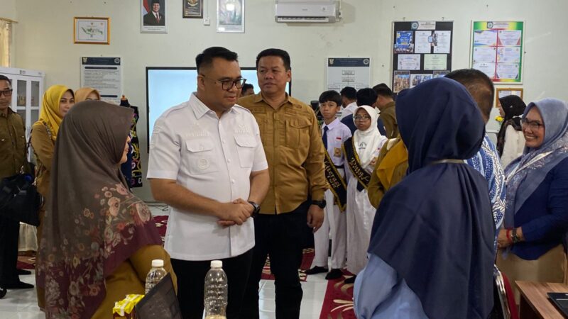 Bupati Kukar, Aulia Rahman Basri melakukan kunjungan ke SMPN 3 Tenggarong