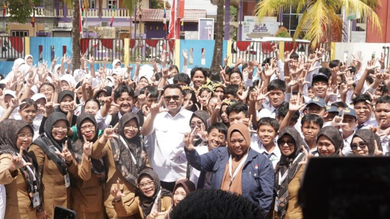 Bupati Kukar, aulia Rahman Basri melakukan kunjungan ke SMPN 3 Tenggarong