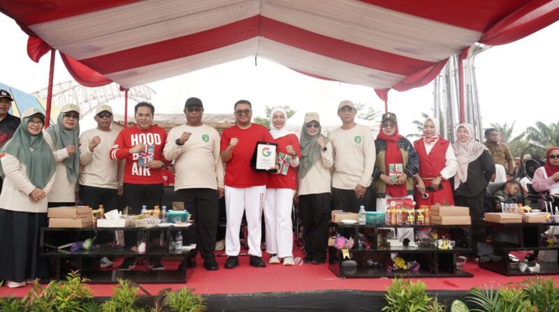 Panggung kehormatan di Pawai Pembangunan dalam rangka memeriahkan HUT ke-80 Republik Indonesia